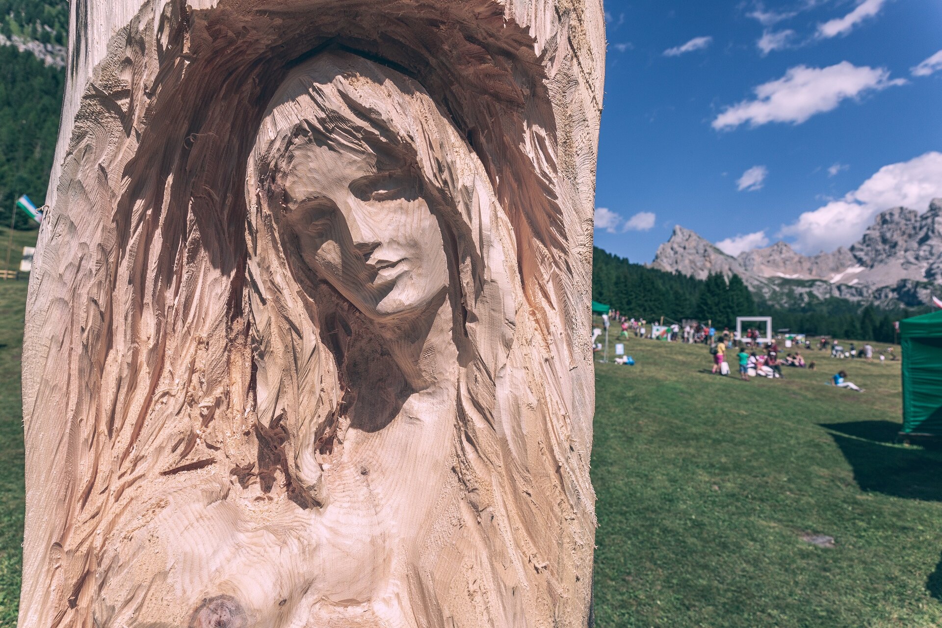 Scultura in legno realizzata da un artigiano ladino | © Patricia Ramirez  - Archivio Immagini ApT