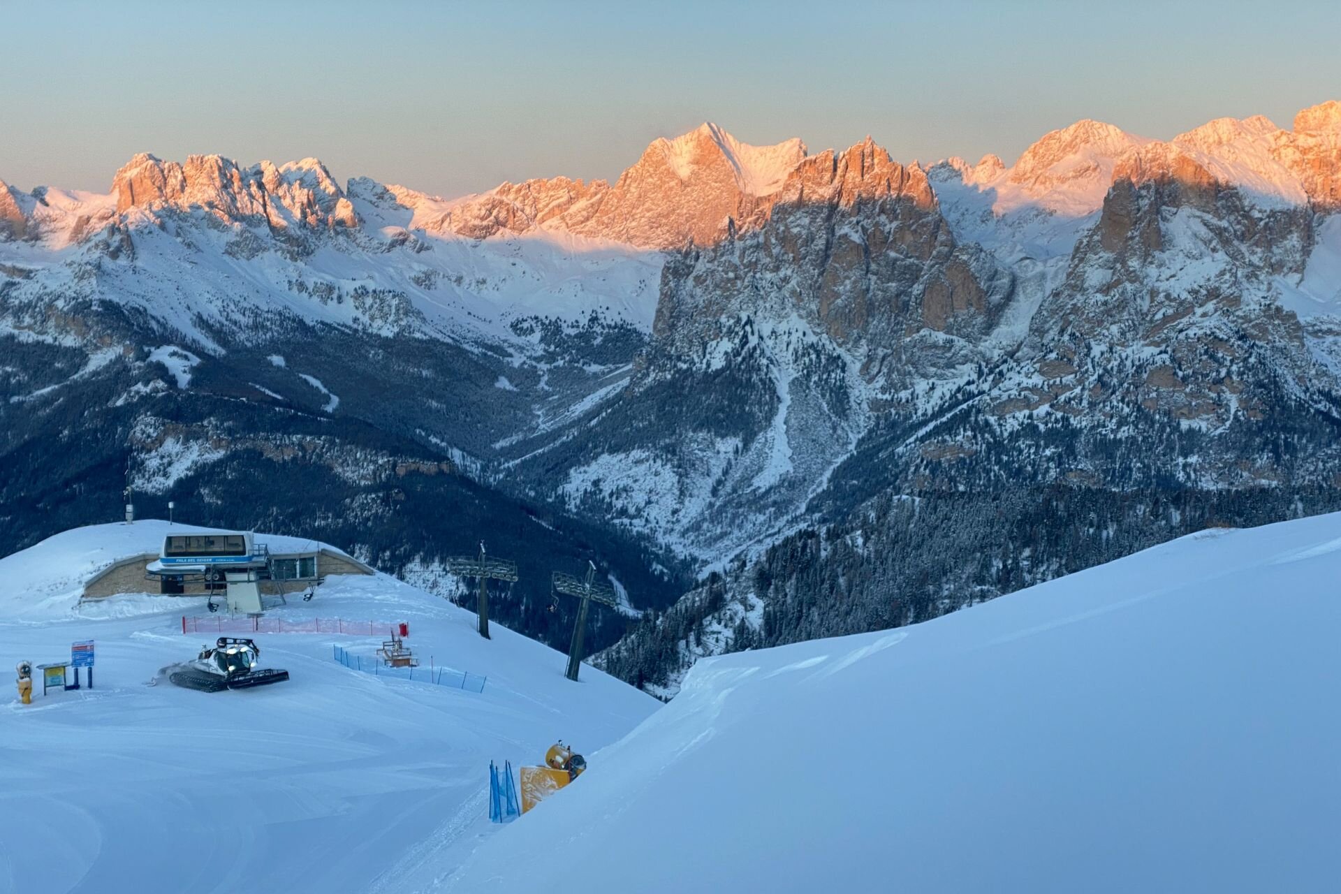 Le cime del gruppo del Catinaccio illuminate viste dal Buffaure | © Archivio immagini ApT Val di Fassa - Courtedy Impianti Buffaure S.P.A.