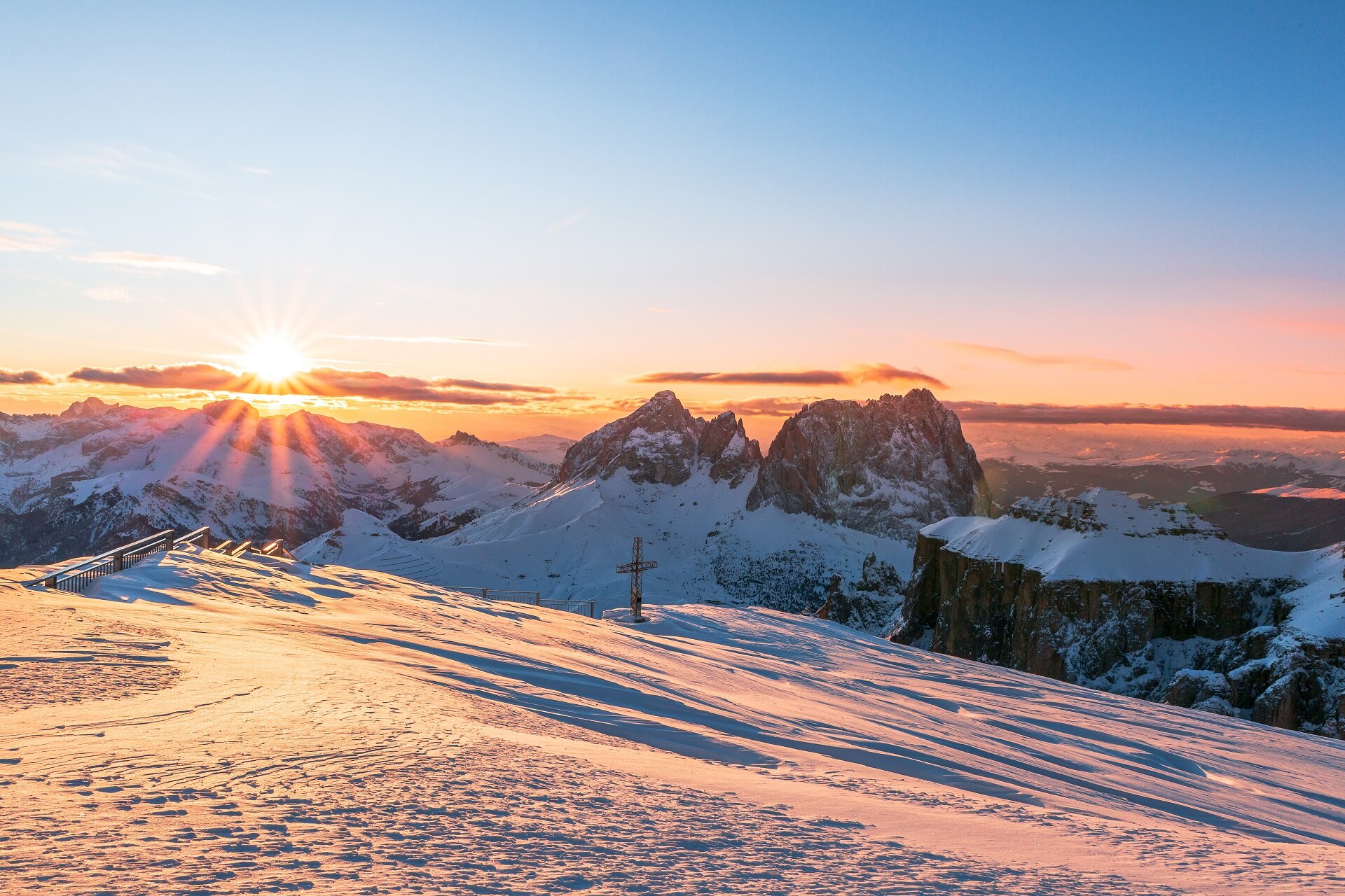 Enrosadira che tinge le Dolomiti e il cielo di rosa in Val di Fassa | © Patricia Ramirez - Archivio Immagini ApT Val di Fassa