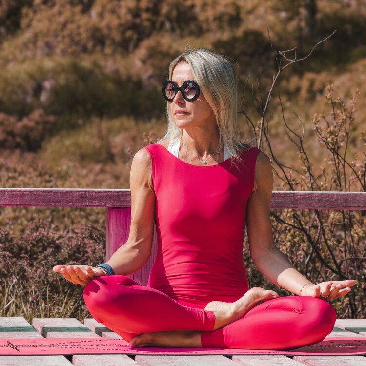 Pratica yoga con Francesca Senette | © Archivio Immagini ApT Val di Fassa - Patricia Ramirez