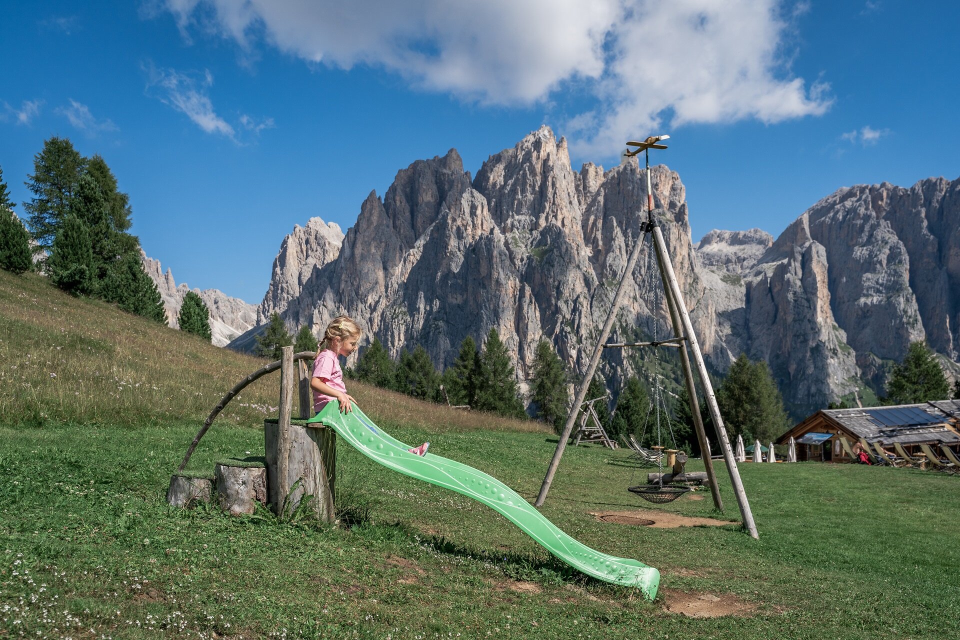 Bambina su uno scivolo al Ciampedie in Val di Fassa | © Patricia Ramirez  - Archivio Immagini ApT Val di Fassa