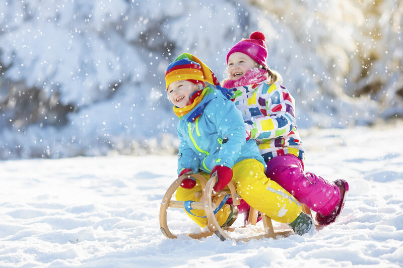 Bambini mentre si divertono sullo slittino | © Archivio Immagini ApT Val di Fassa