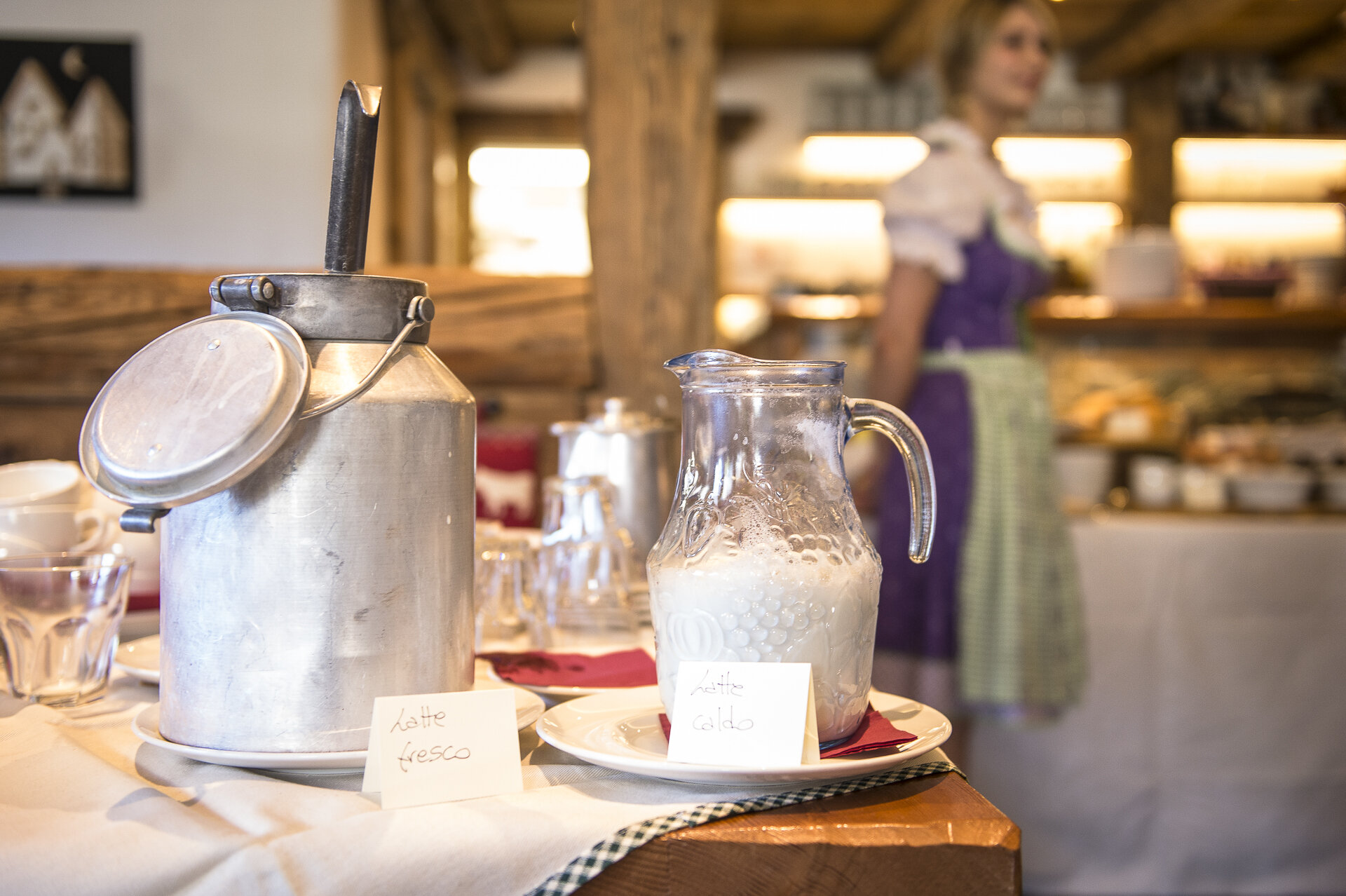 Latte fieno in un agriturismo in Val di Fassa | © Andrea Costa  - Archivio Immagini ApT Val di Fassa