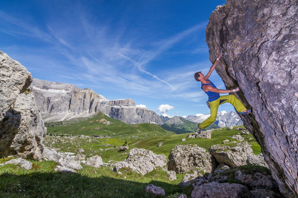 Professionista mentre pratica Free Climbing in Val di Fassa