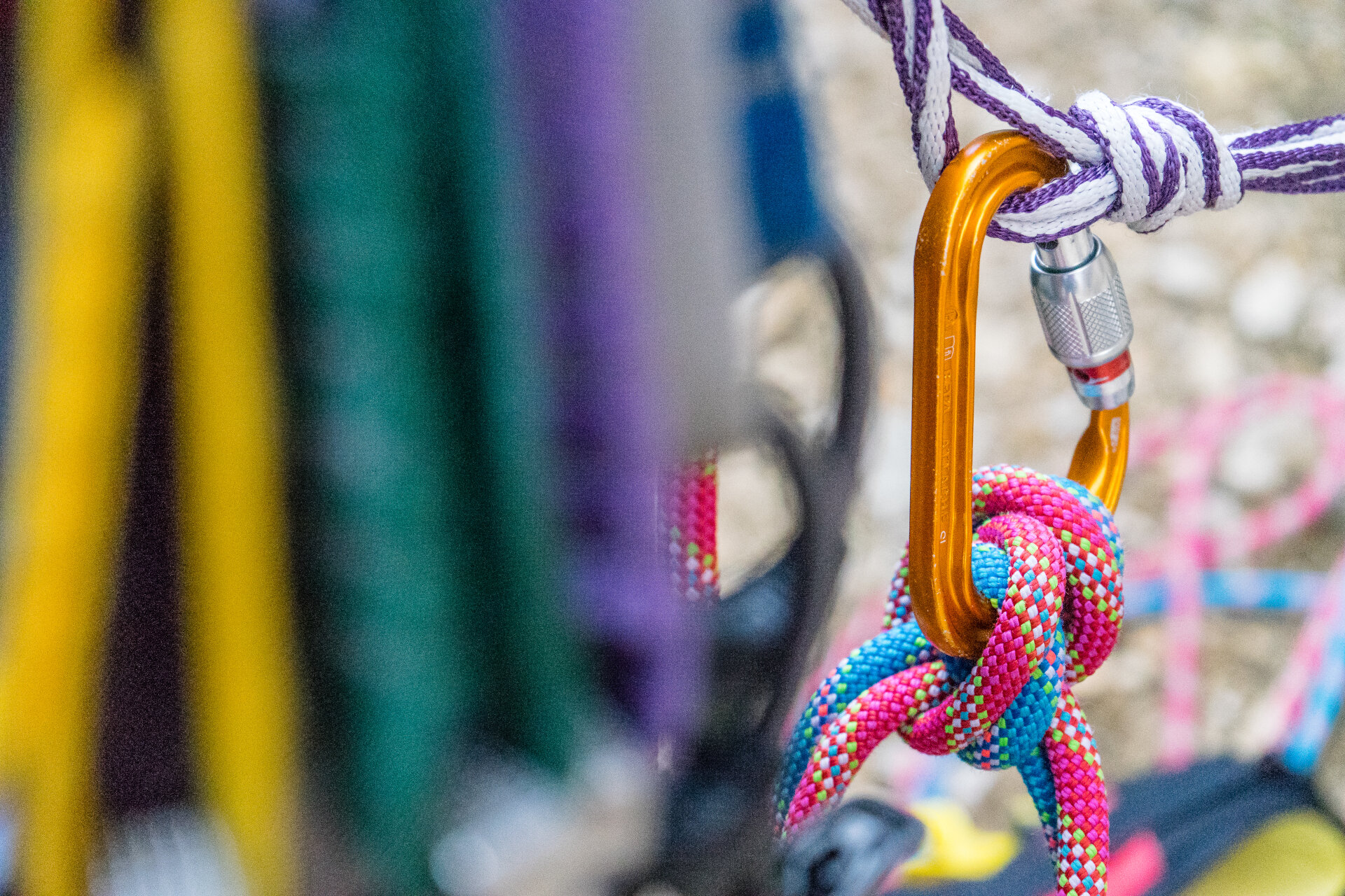 Moschettone colorato per arrampicata | © Anette Andersson