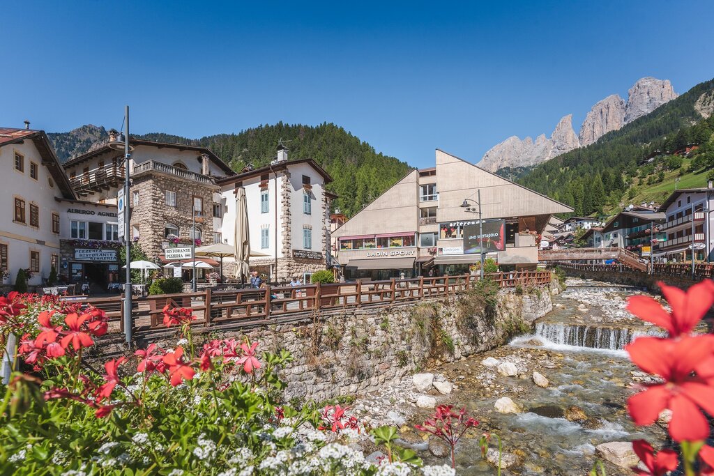 Il centro del paese di Campitello, in Val di Fassa | © Patricia Ramirez - Archivio Immagini ApT Val di Fassa