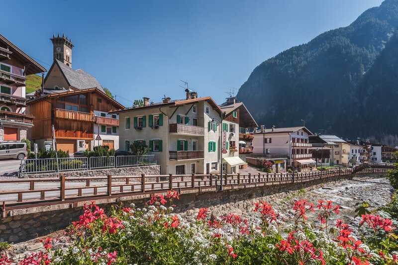 Ruf de Duron, il fiume che attraversa il centro di Campitello, in Val di Fassa | © Patricia Ramirez - Archivio Immagini ApT Val di Fassa