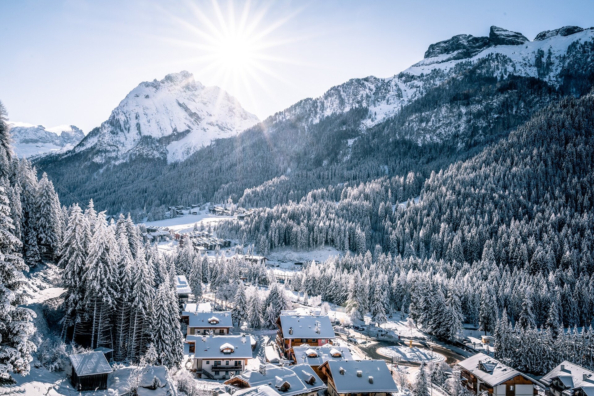 Paesaggio invernale sul paese di Canazei in Val di Fassa | © Patricia Ramirez - Archivio Immagini APT Val di Fassa