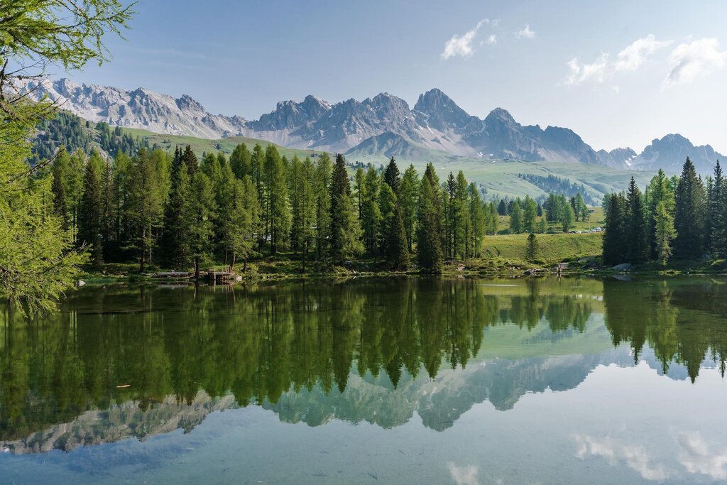 Laghetto alpino in cui si riflettono el montagne | © Archivio immagini ApT Val di Fassa - Patricia Ramirez