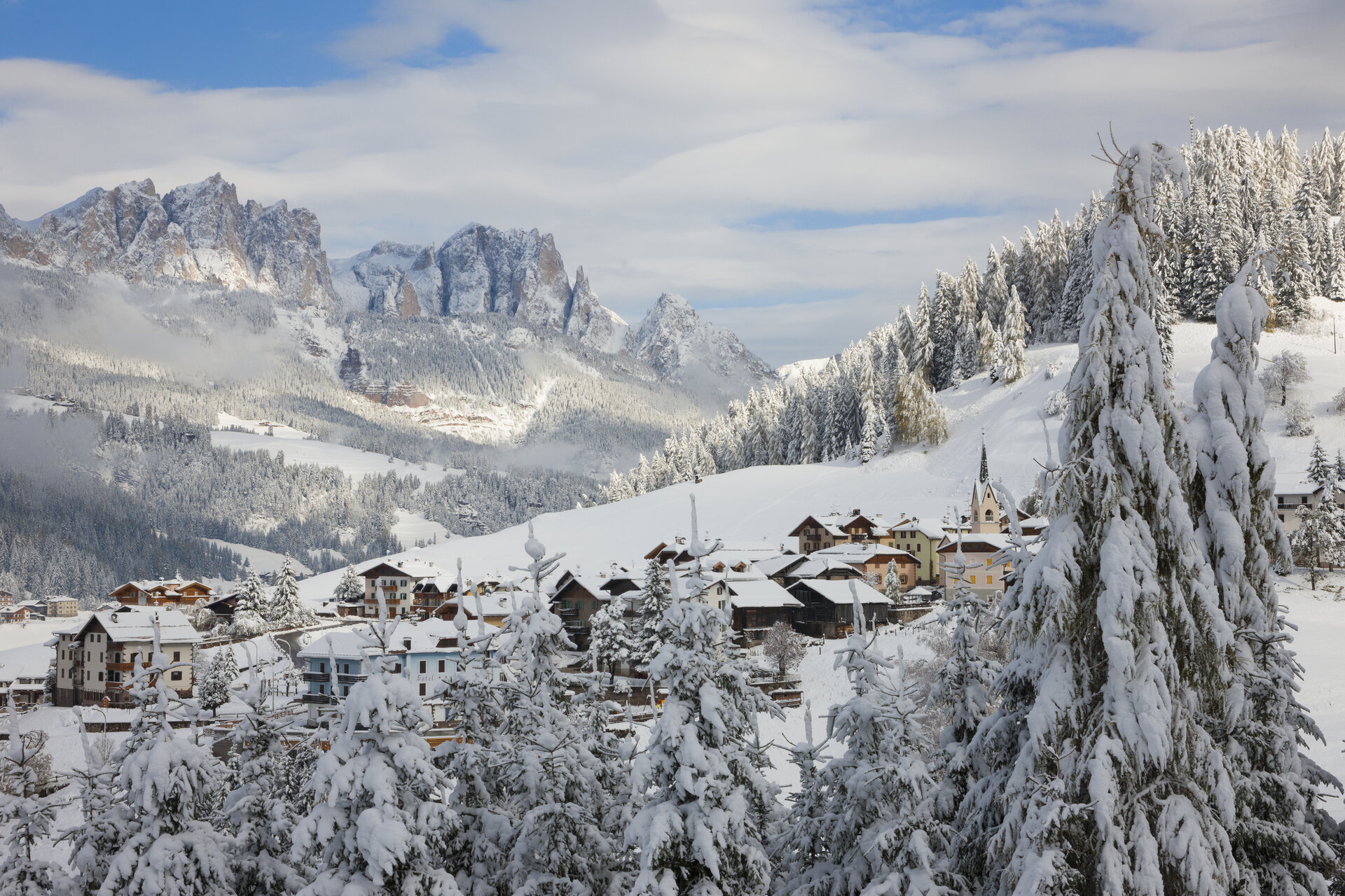 La frazione di Sorte, nel comune di Moena, ricoperta dalla neve | © Nicola Angeli - Archivio Immagini ApT Val di Fassa