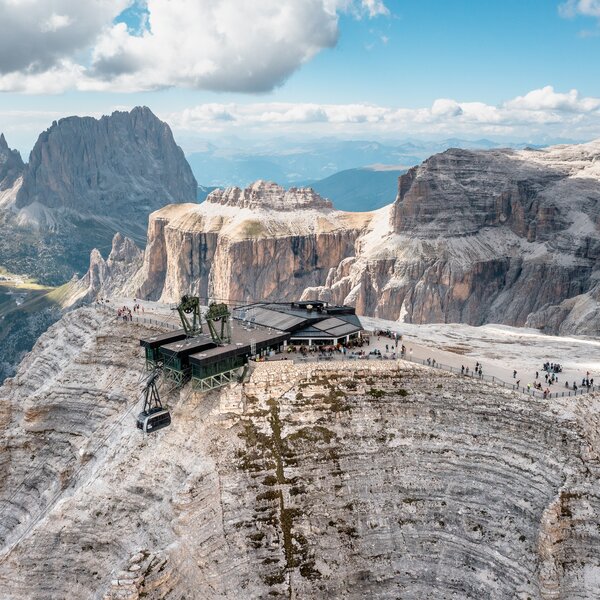 Punto panoramico al Sass Pordoi in Val di Fassa | © Andrea Costa Sitc -Archivio Immagini ApT Val di Fassa