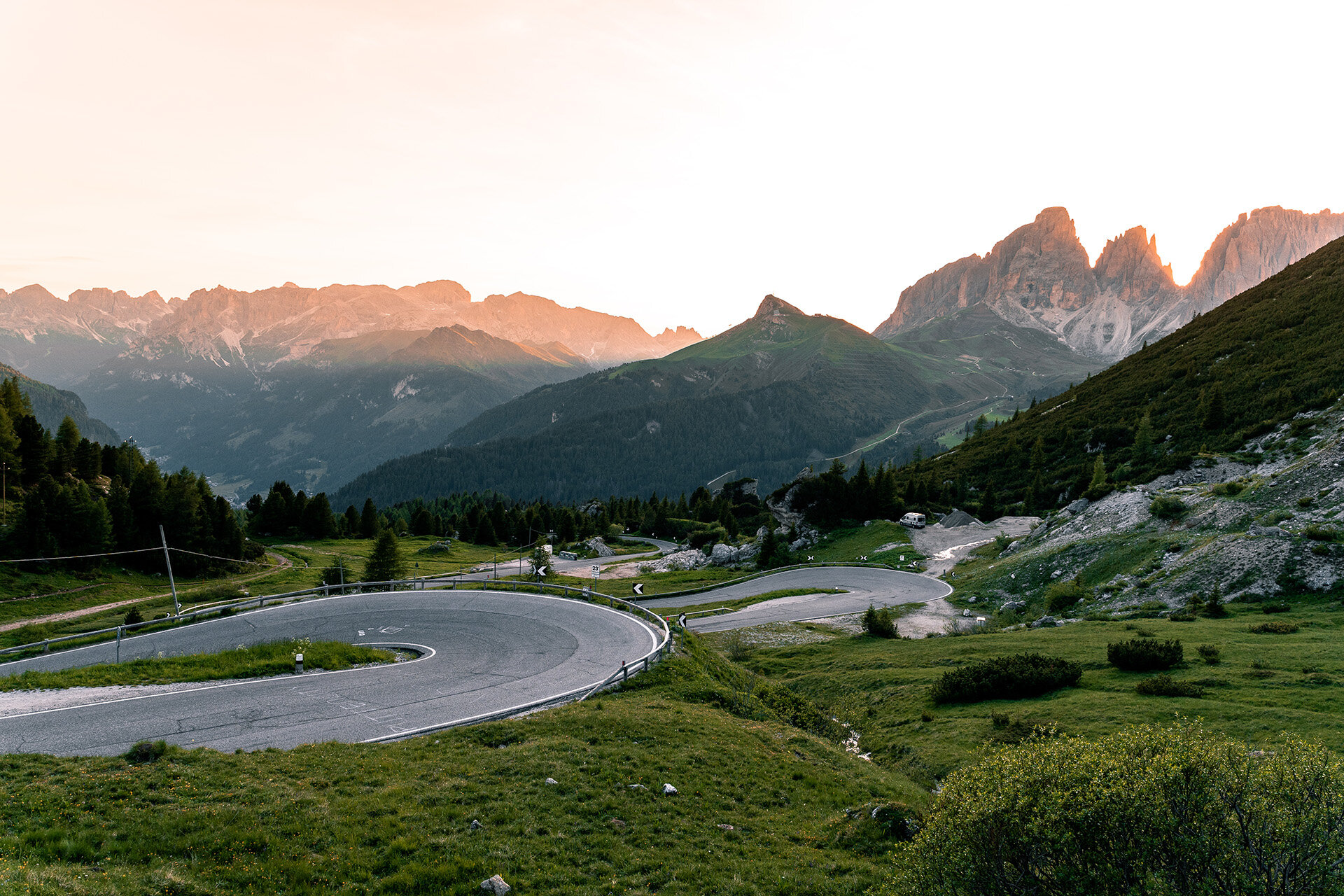 Strada del Passo Pordoi, versante Val di Fassa  | © Patricia Ramirez - Archivio Immagini ApT Val di Fassa