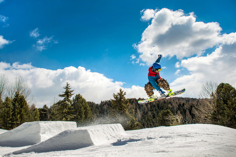 ArchivioImmagini SIT Bellamonte Morea Snowpark  05 04 2015  Action  Sb  Unknown  Lukas Auer  QParks  48 Elab