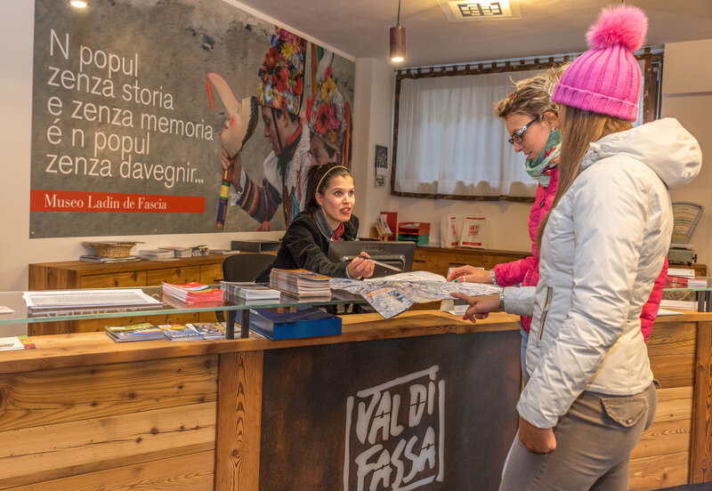 Ufficio Turistico di ApT Val di Fassa | © Patricia Ramirez  - Archivio Immagini ApT Val di Fassa