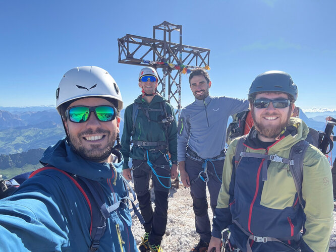 I Ragazzi Di “Un Posto In Cui Tornare” A Punta Penia In Memoria Di Nicolò Zavatta 