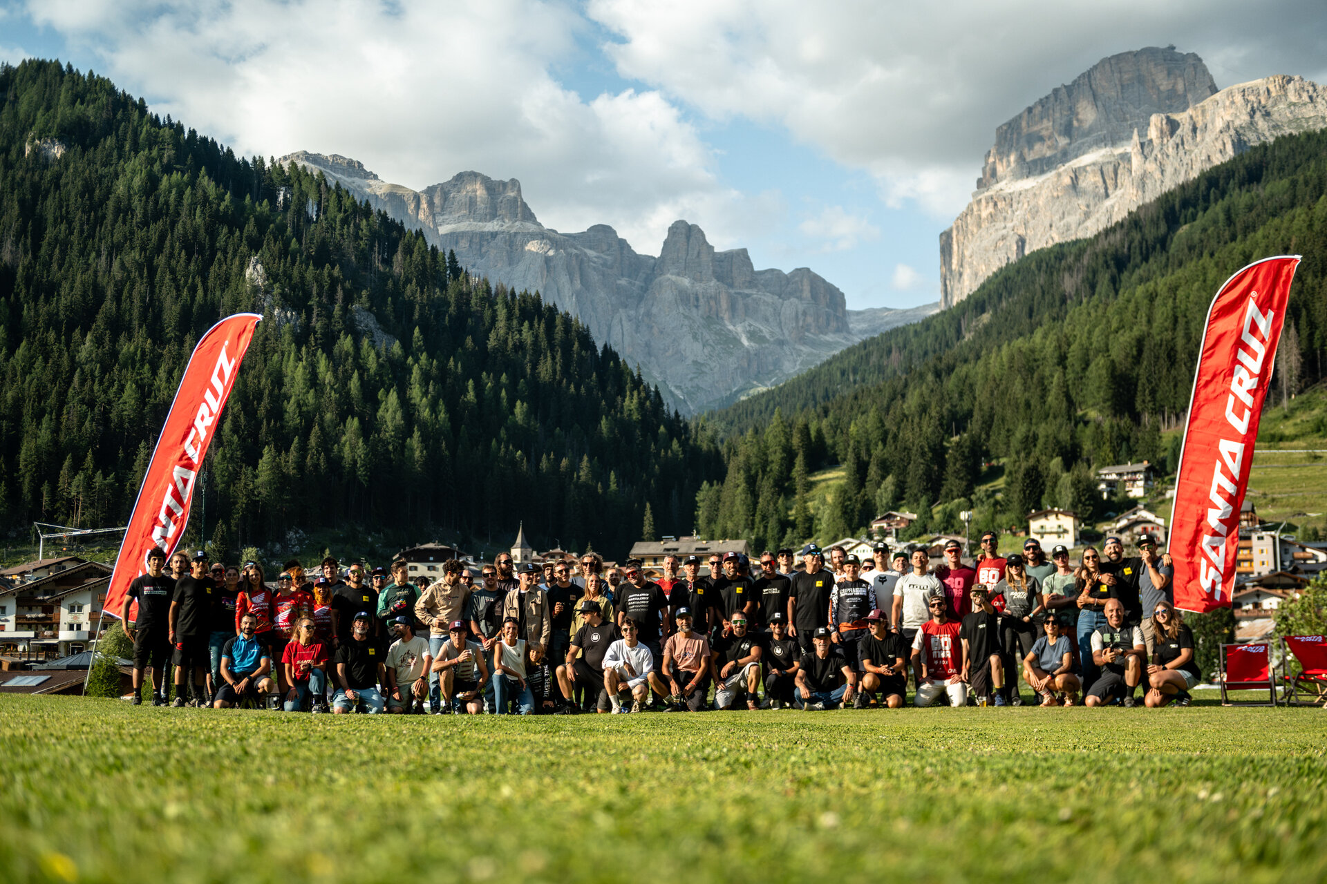 foto che ritrae il primo incontro di Santa Cruz in Val di Fassa | © Archivio ApT Val di Fassa