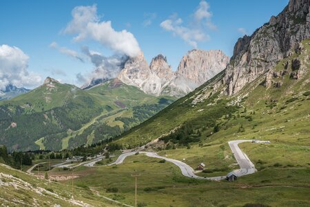 Strada del Passo Pordoi in Val di Fassa, Dolomiti