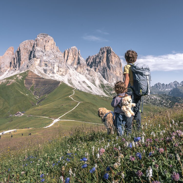 Famiglia sulle Dolomiti in Val di Fassa | © Patricia Ramirez