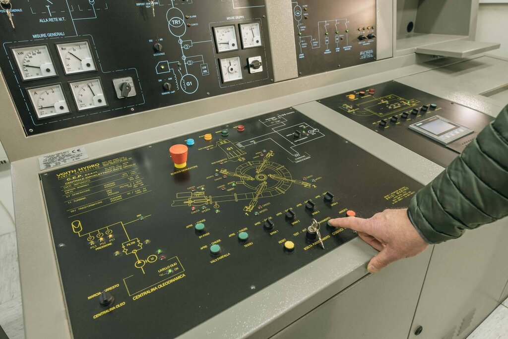 Content Dam Org 3 Images Full Rights Servizi Altri Servizi Consorzio Elettrico Di Pozza Di Fassa Consorzio Elettrico Centrale Elettrica Pannello Di Comando