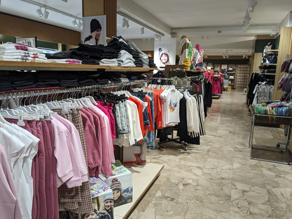 Content Dam Org 3 Images Full Rights Shopping Famiglia Cooperativa Canazei Famiglia Cooperativa Canazei Reparto Abbigliamento Archivio Apt Val Di Fassa Dlorenz 02