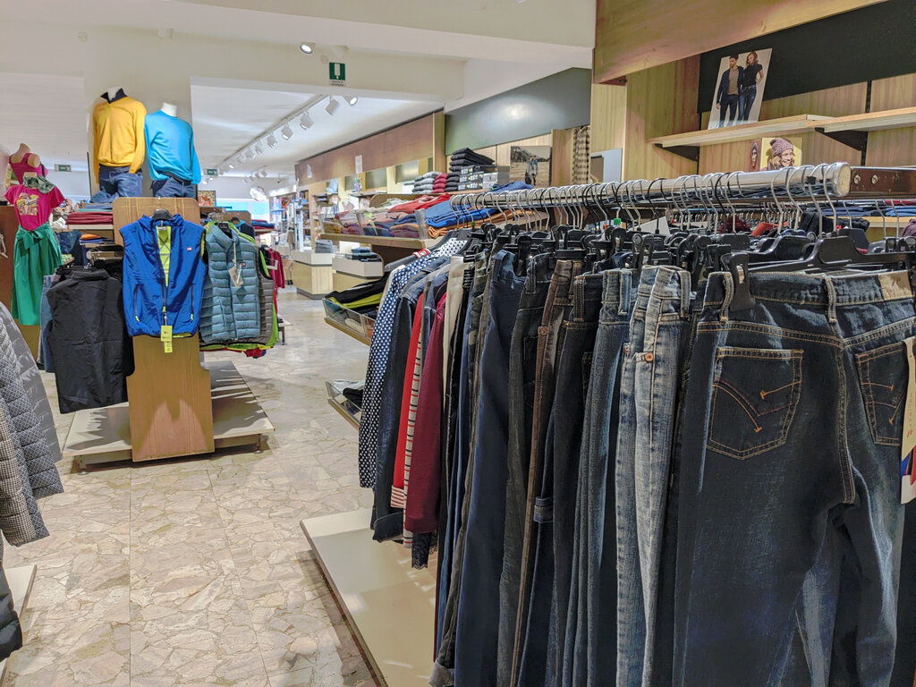 Content Dam Org 3 Images Full Rights Shopping Famiglia Cooperativa Canazei Famiglia Cooperativa Canazei Reparto Abbigliamento Archivio Apt Val Di Fassa Dlorenz 01