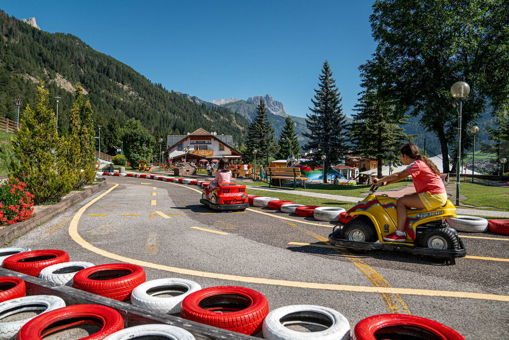 Content Dam Org 3 Images Full Rights Gusto Bar Stube Minigolf Panorama Minigolf Panorama Pozza Archivio Apt Val Di Fassa Mattiarizzi 20230819 Mr306975