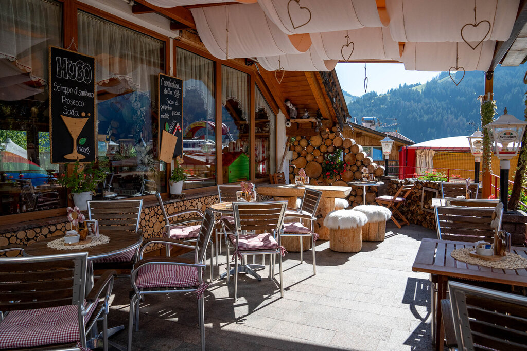 Content Dam Org 3 Images Full Rights Gusto Bar Stube Minigolf Panorama Minigolf Panorama Pozza Archivio Apt Val Di Fassa Mattiarizzi 20230819 Mr306802