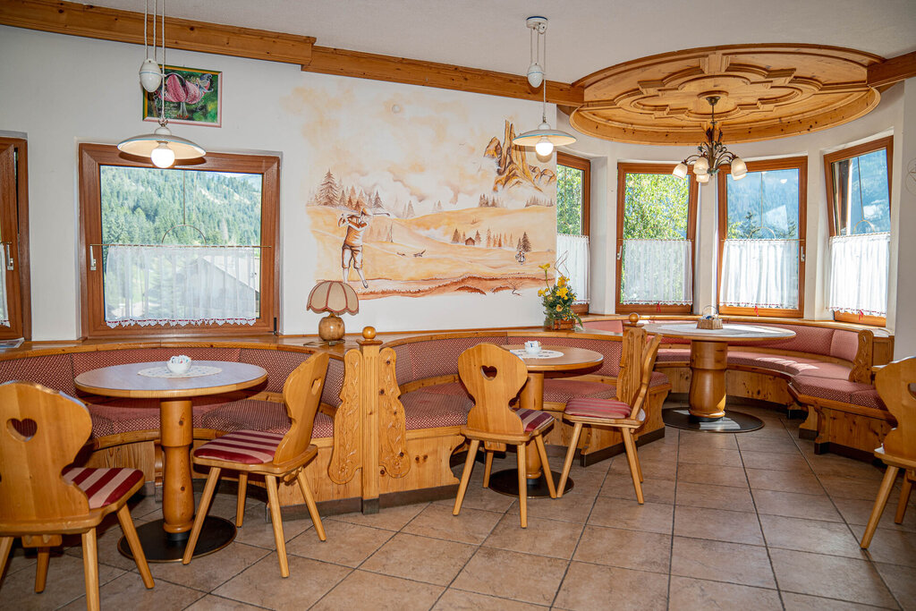 Content Dam Org 3 Images Full Rights Gusto Bar Stube Minigolf Panorama Minigolf Panorama Pozza Archivio Apt Val Di Fassa Mattiarizzi 20230819 Mr307052