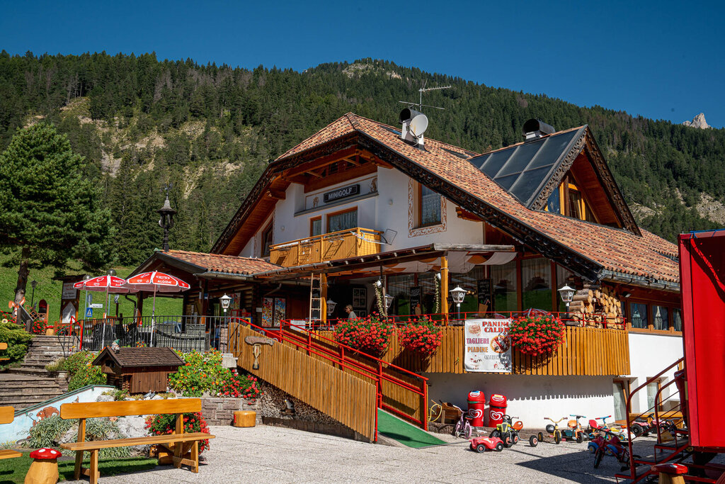 Content Dam Org 3 Images Full Rights Gusto Bar Stube Minigolf Panorama Minigolf Panorama Pozza Archivio Apt Val Di Fassa Mattiarizzi 20230819 Mr306945
