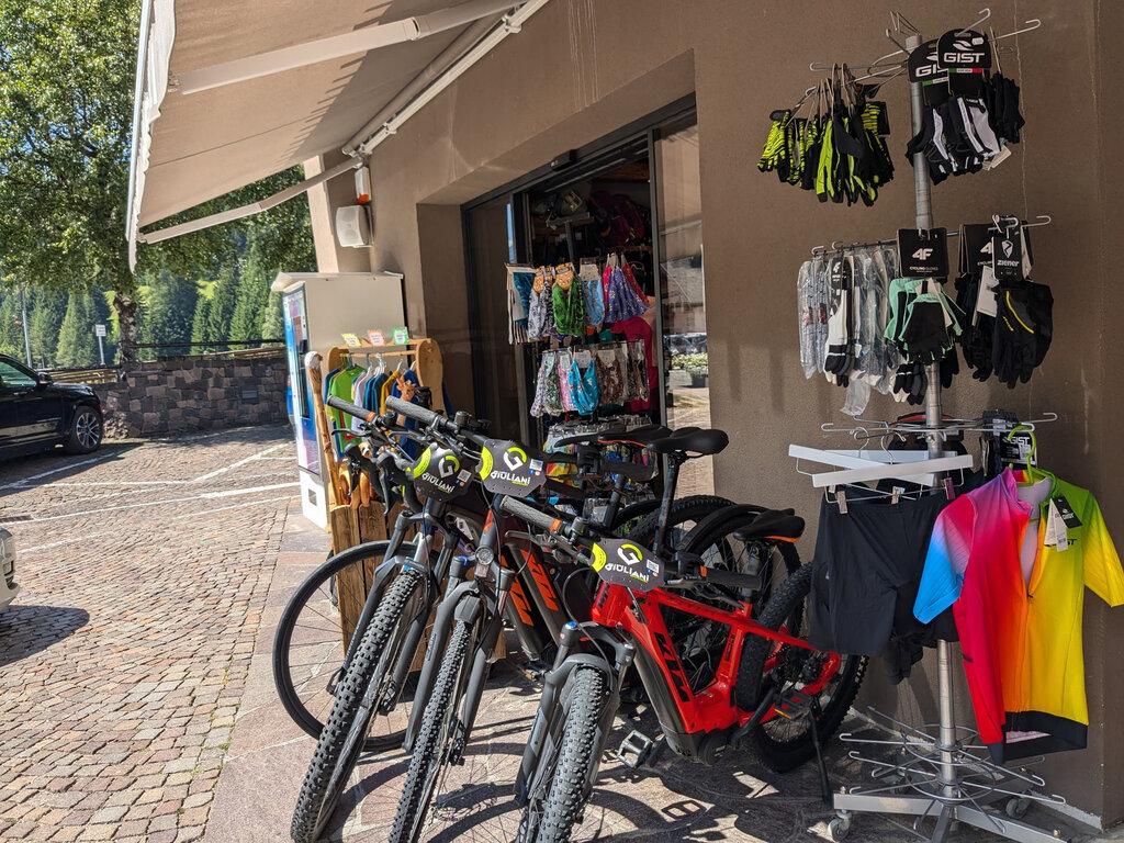 Content Dam Org 3 Images Full Rights Servizi Noleggi Sci E Snowboard Ski E Bike Giuliani Ski E Bike Giuliani Soraga Archivio Apt Val Di Fassa Dlorenz 9167