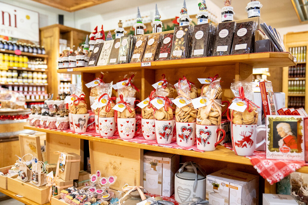 Content Dam Org 3 Images Full Rights Shopping Valentini Prodotti Tipici Valentini Prodotti Tipici Canazei Archivio Apt Val Di Fassa Mrizzi 03