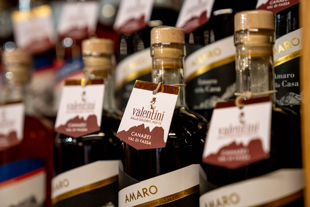 Content Dam Org 3 Images Full Rights Shopping Valentini Prodotti Tipici Valentini Prodotti Tipici Canazei Archivio Apt Val Di Fassa Mrizzi 09