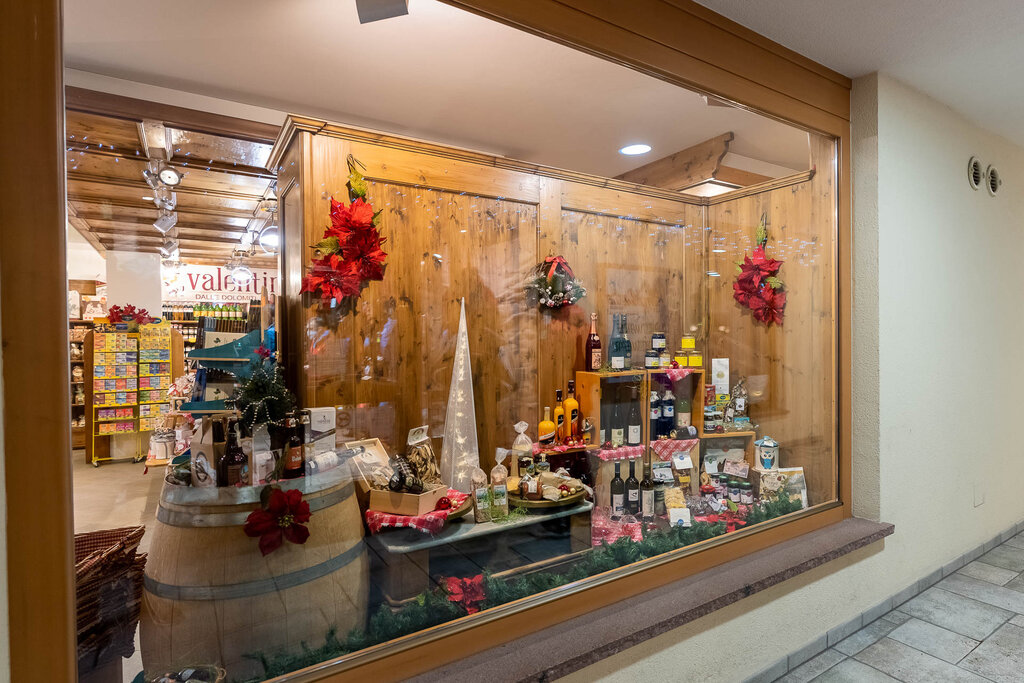 Content Dam Org 3 Images Full Rights Shopping Valentini Prodotti Tipici Valentini Prodotti Tipici Canazei Archivio Apt Val Di Fassa Mrizzi 12