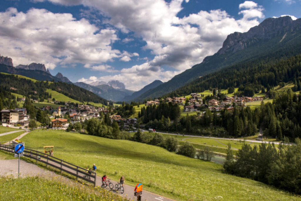 Media Catalog Product B I Big Ticket Image 6808d9c047fca220023886 Cropped600 400