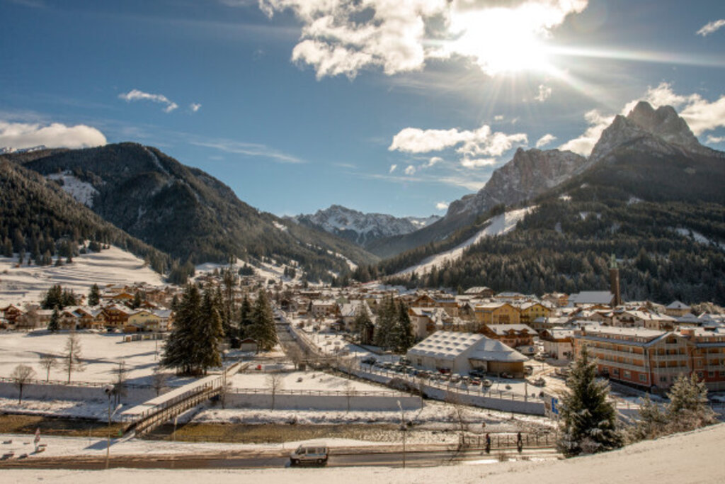 Media Catalog Product B I Big Ticket Image 6908c5284216f618949200 Cropped600 400