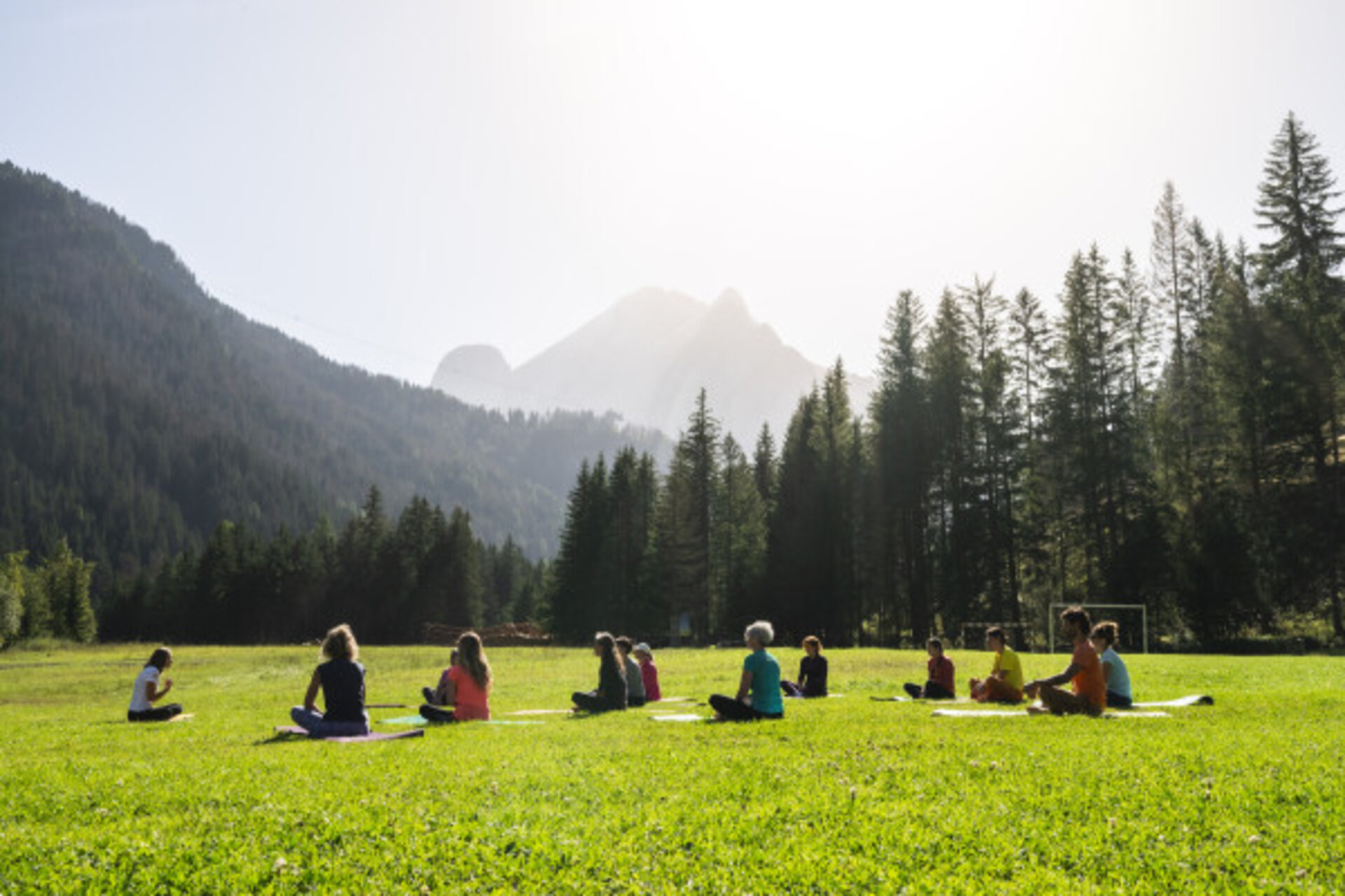 Yoga Outdoor: Armonia Tra Corpo E Natura