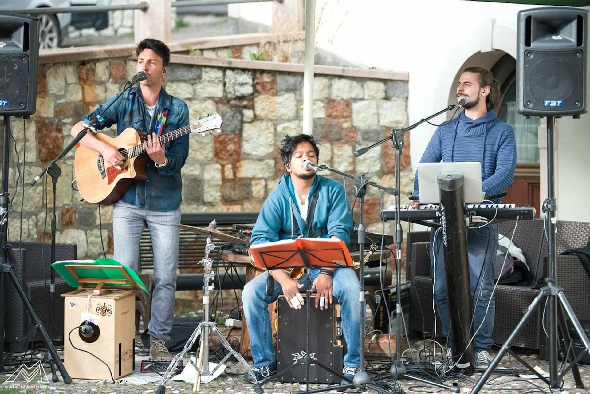 Cajones Band