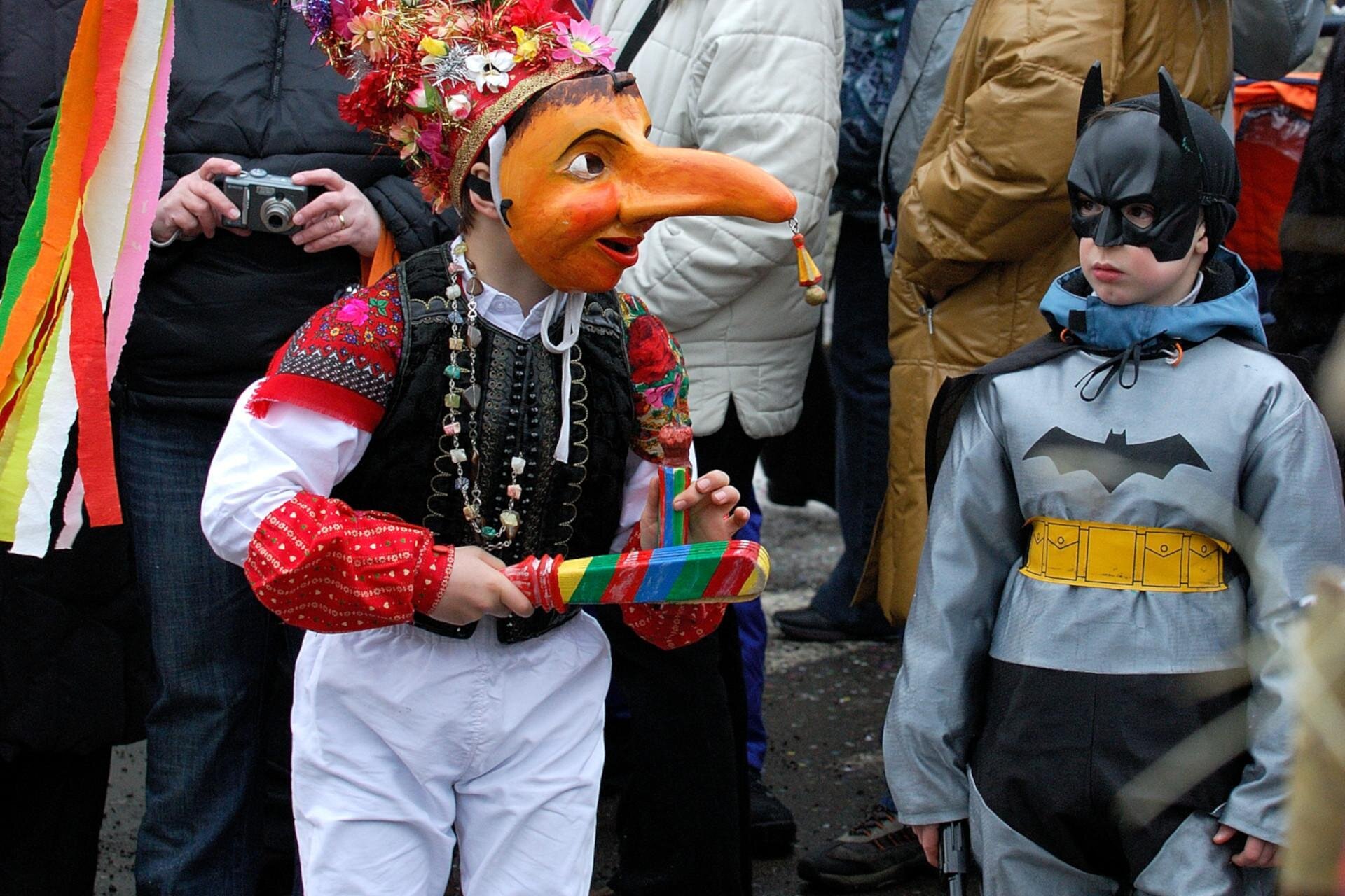Bambini in on sale maschera carnevale