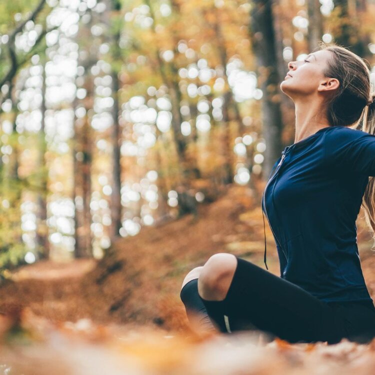 Yoga sulle Dolomiti d'autunno