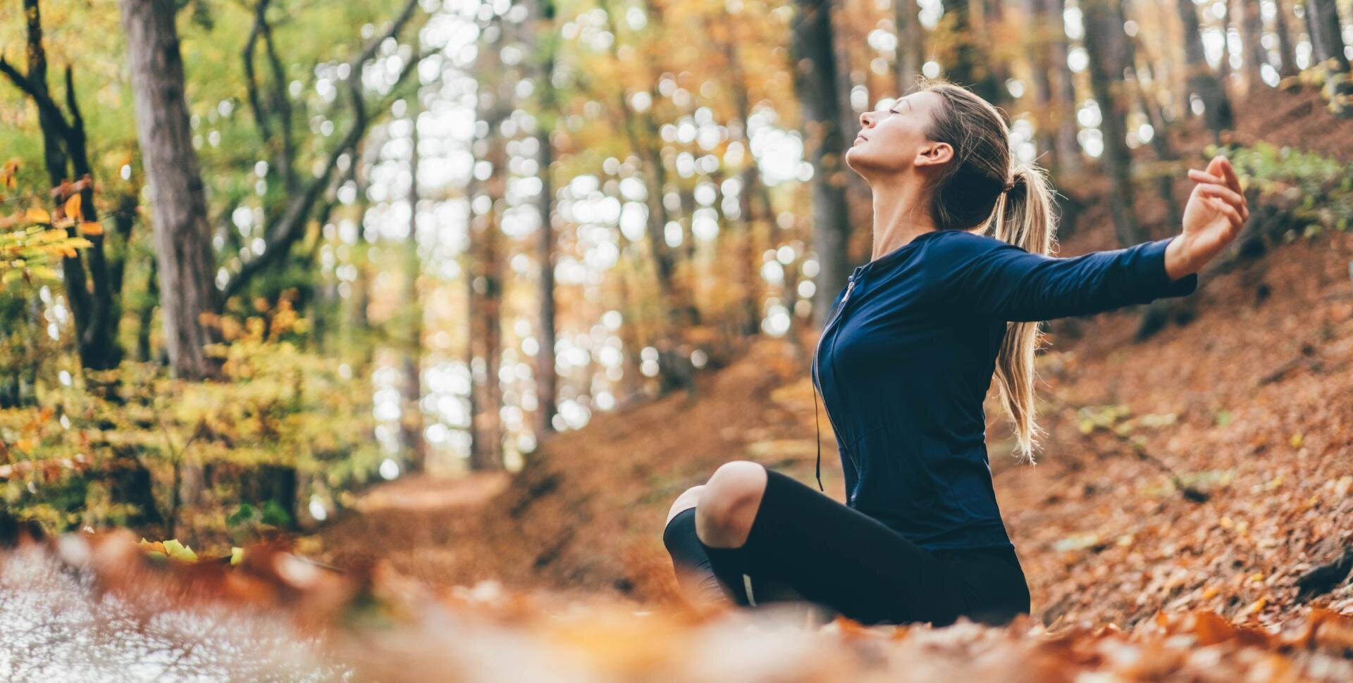 Yoga sulle Dolomiti d'autunno