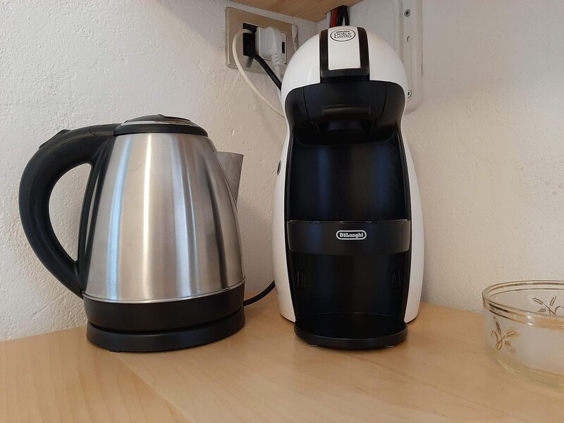 Capsule coffee machine and kettle