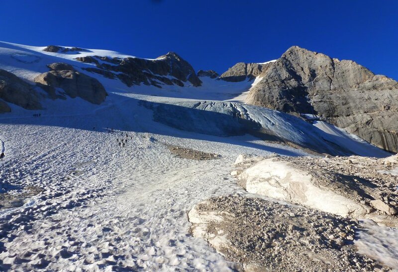 Rifugio Capanna Punta Penia 5