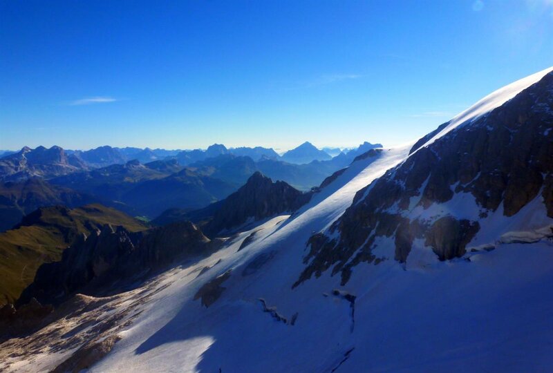 Rifugio Capanna Punta Penia 7