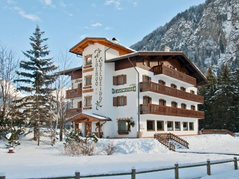 Hotel Cèsa Edelweiss - Campitello - Fassatal - Winter