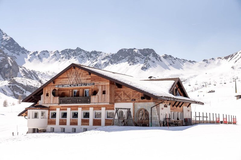 Rifugio-Ciampac-Alba-Canazei_Archivio-APT-Val-di-F