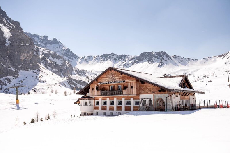 Rifugio-Ciampac-Alba-Canazei_Archivio-APT-Val-di-F