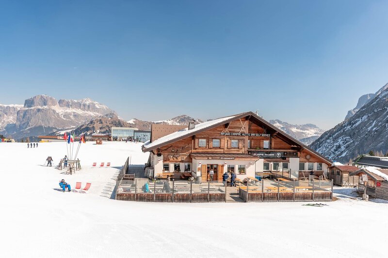 Rifugio-Ciampac-Alba-Canazei_Archivio-APT-Val-di-F