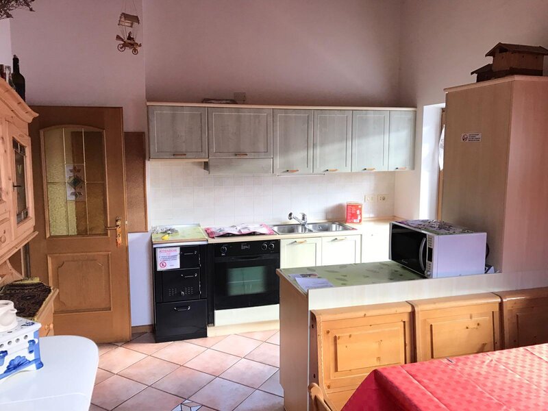Cucina ben attrezzata e completa di utensili