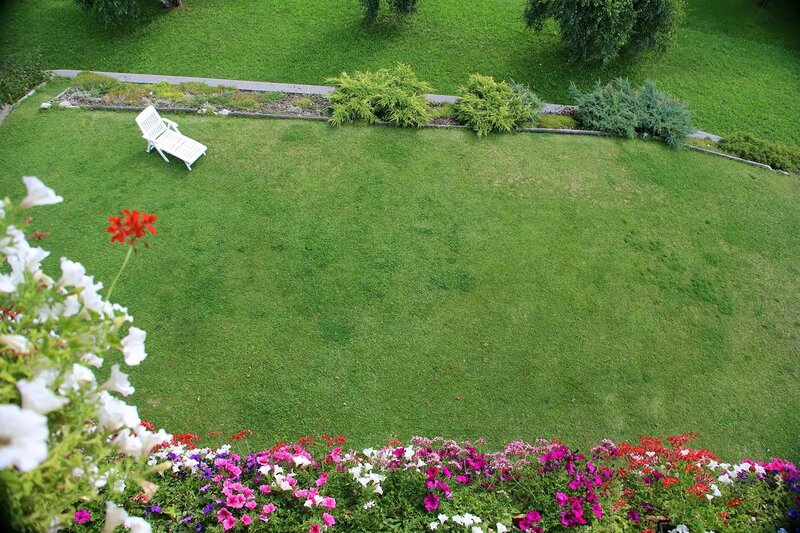 Prato e giardino a disposizione degli ospiti