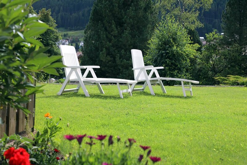 Prato e giardino a disposizione degli ospiti